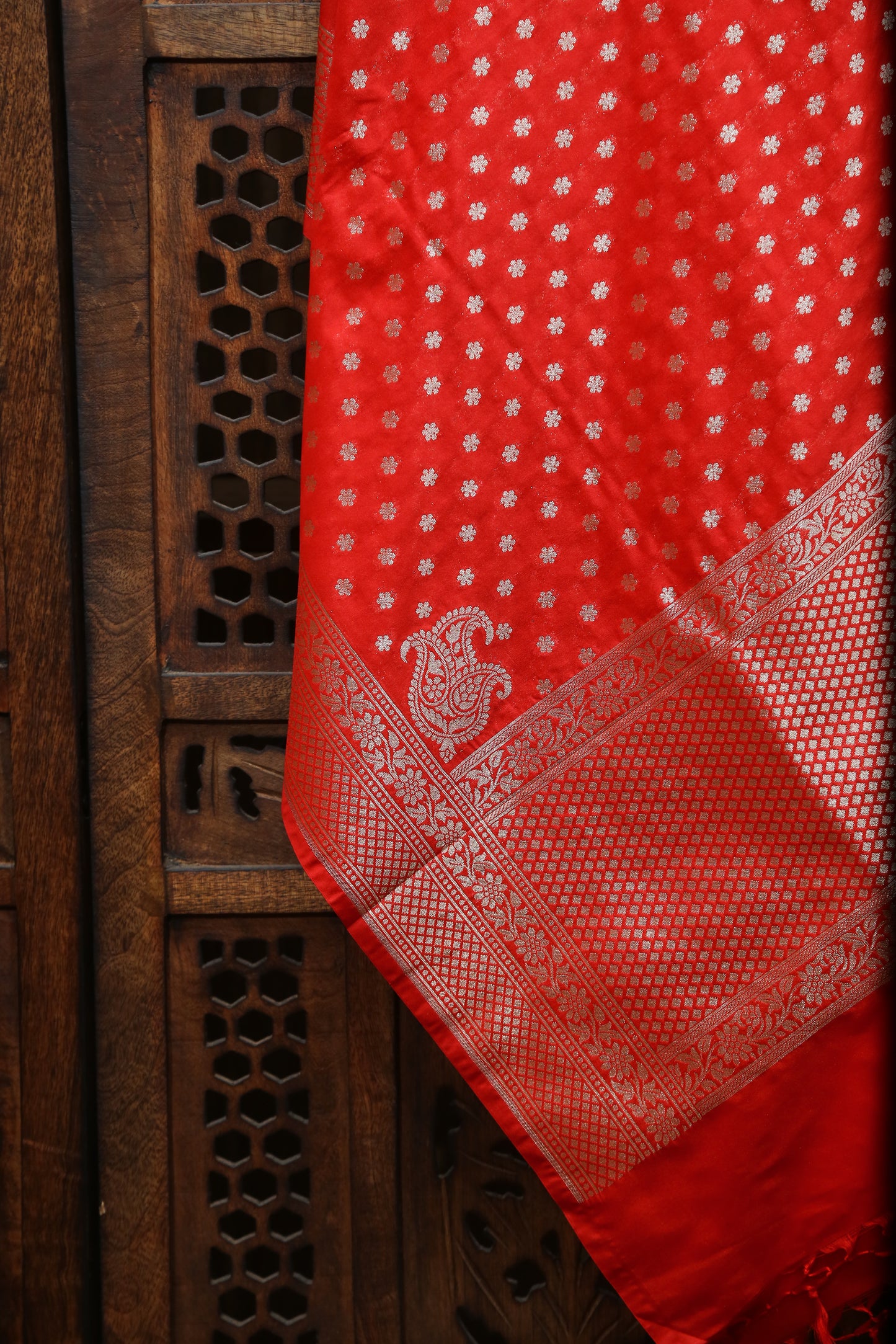 Esra's Handloom Banarasi Semi Silk Zari Booti Red Colored Dupatta