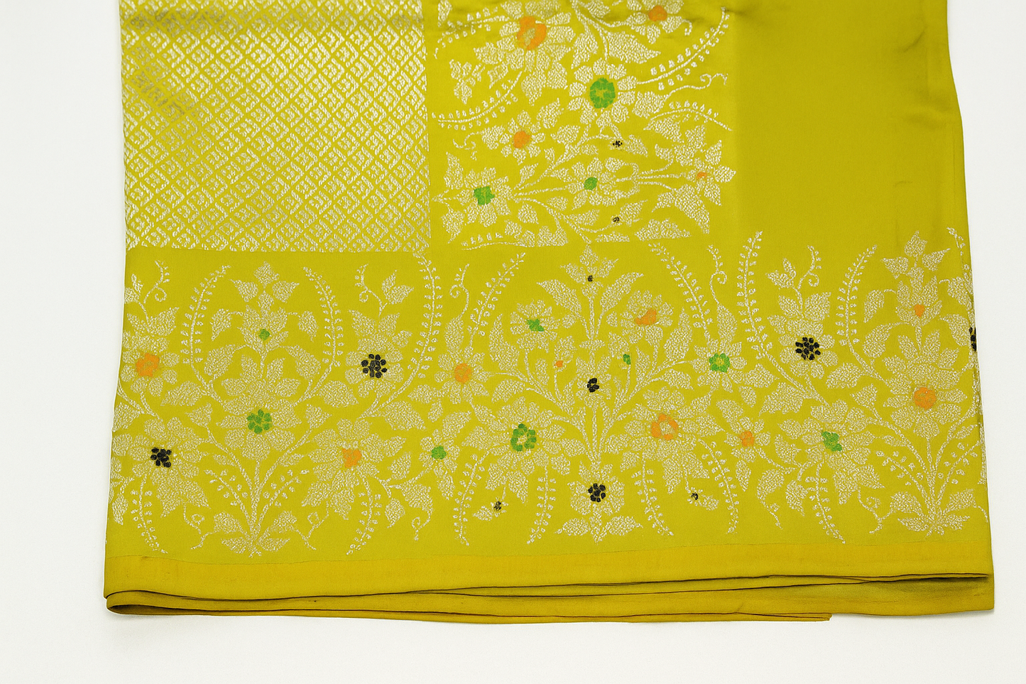 Esra Banarasi Handloom / Handwoven Katan Silk Saree